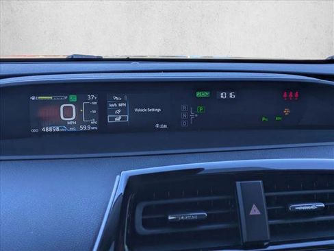 Used 2022 Toyota Prius LE image 11