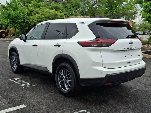 Used 2024 Nissan Rogue S AWD/4WD image 4