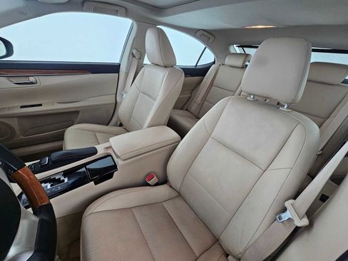 Used 2014 Lexus ES 300h w/ Luxury Package w/Bamboo Trim image 21