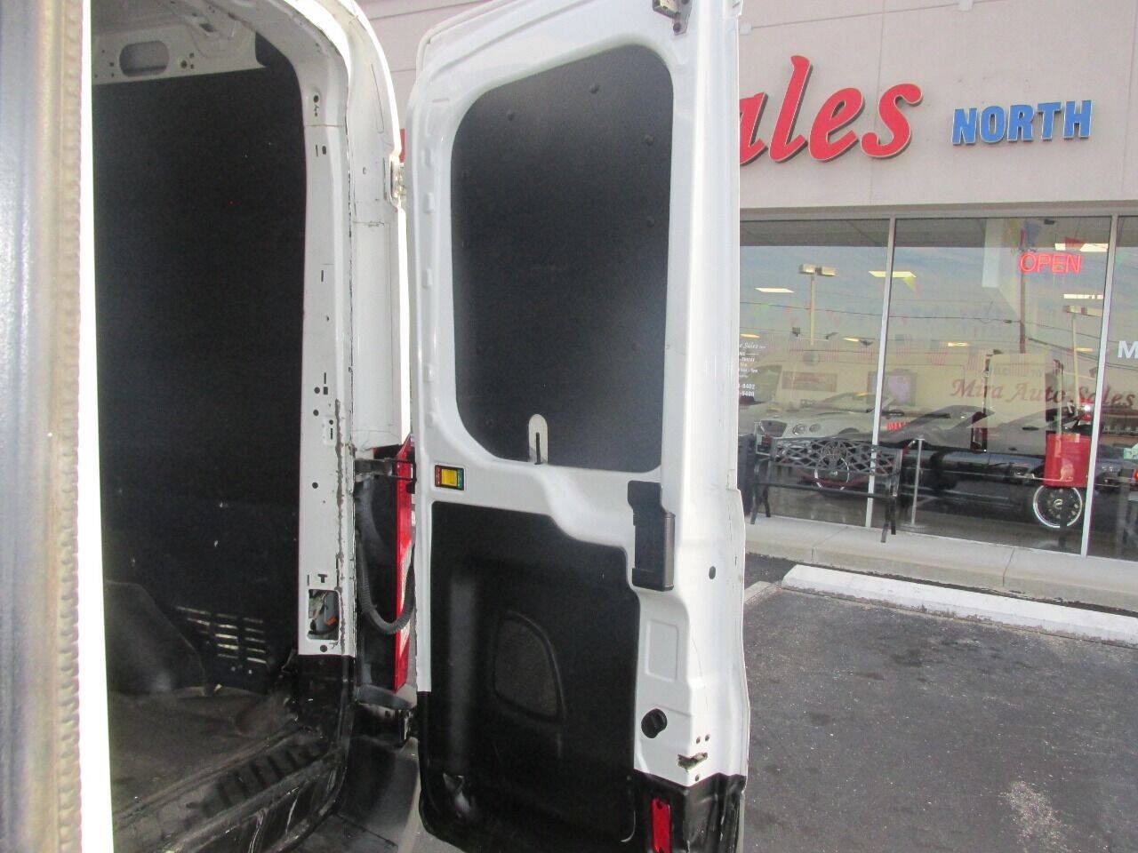 Used 2018 Ford Transit 250 148 Medium Roof RWD image 30