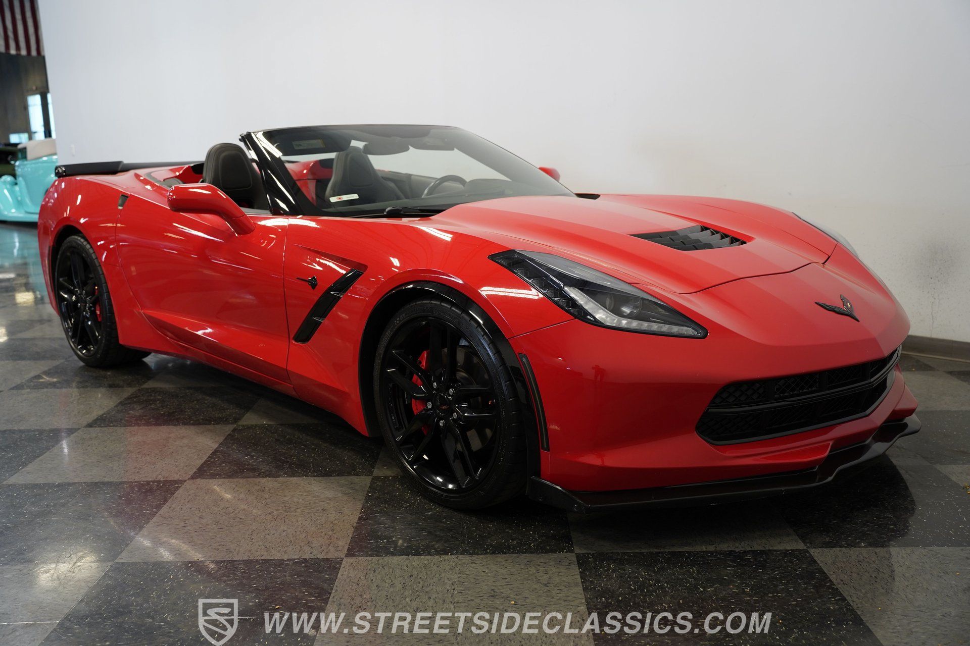 Used 2019 Chevrolet Corvette Stingray Convertible w/ Carbon Flash Badge Package RWD image 17