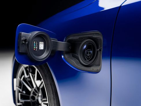 Used 2025 BMW M5 w/ Carbon Package image 23