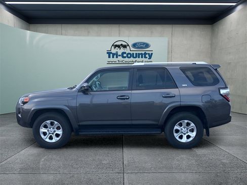 Used 2017 Toyota 4Runner SR5 image 4
