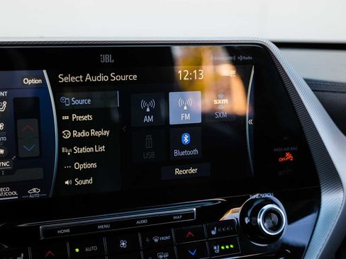 Used 2021 Toyota Highlander Platinum image 32