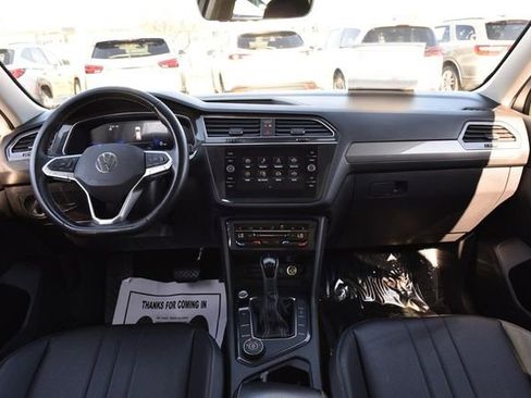 Certified 2023 Volkswagen Tiguan SE w/ Panoramic Sunroof Package image 7