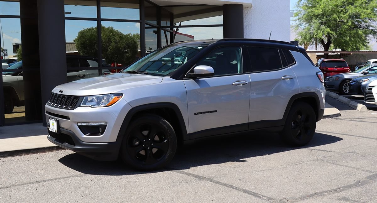 Used 2020 Jeep Compass Latitude FWD image 3