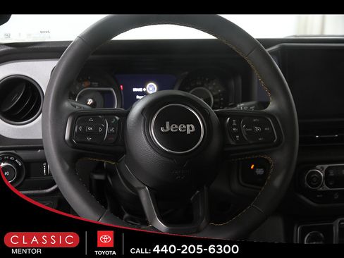Used 2024 Jeep Wrangler Unlimited Sport AWD/4WD image 7
