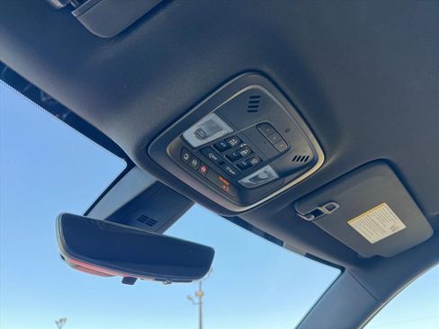 Used 2023 Chevrolet Traverse LT w/ LT Premium Package image 25