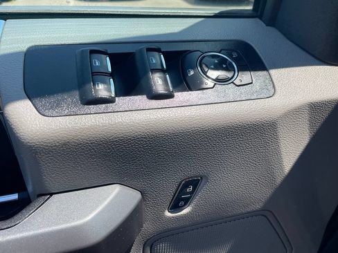 Used 2018 Ford F150 XLT w/ Equipment Group 302A Luxury AWD/4WD image 17