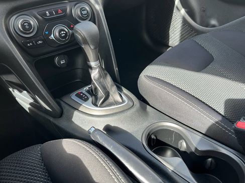 Used 2015 Dodge Dart SXT image 25