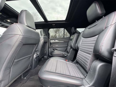 Used 2025 Ford Explorer ST-Line image 15