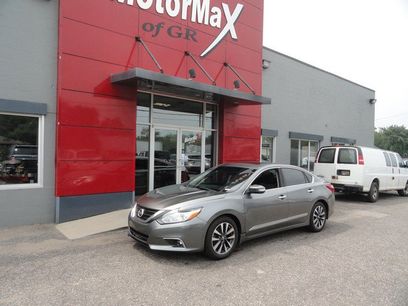 Used 2016 Nissan Altima 2.5 SV w/ Convenience Package