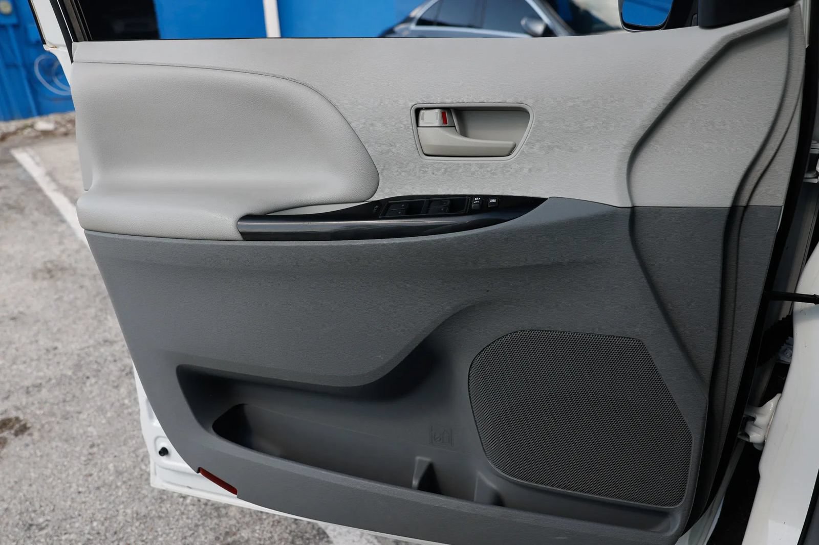Used 2014 Toyota Sienna LE FWD image 41