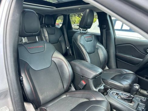 Used 2022 Jeep Cherokee Trailhawk w/ Sun, Sound & Nav Group AWD/4WD image 42