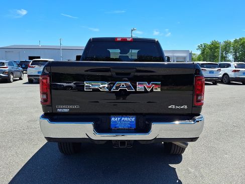 Used 2025 RAM 2500 Big Horn AWD/4WD image 5