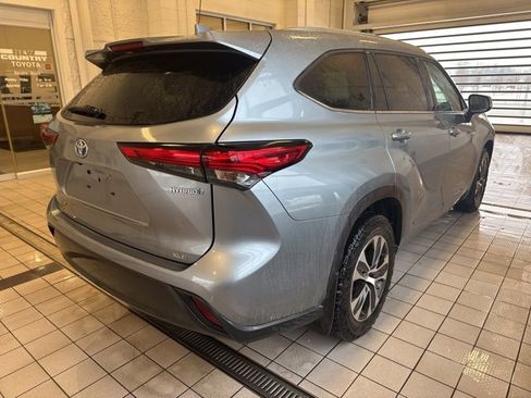 Used 2021 Toyota Highlander XLE image 4