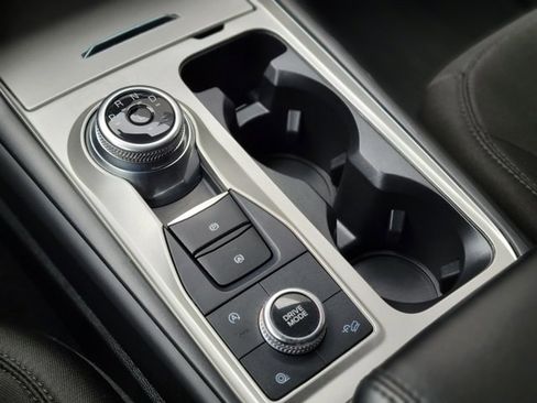 Used 2023 Ford Explorer XLT image 29