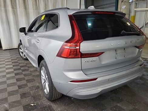 Used 2022 Volvo XC60 B5 Momentum image 4