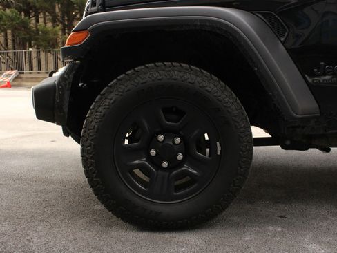 Used 2022 Jeep Gladiator Sport image 9