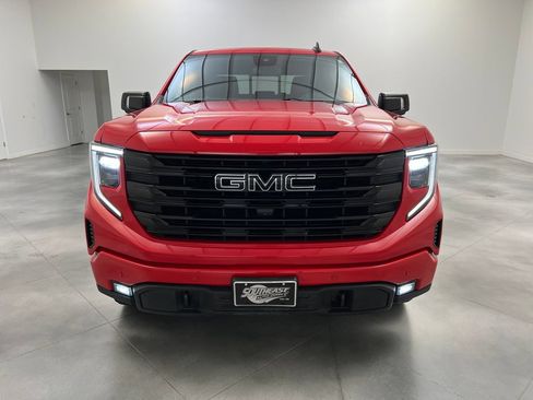 Used 2024 GMC Sierra 1500 Elevation w/ Elevation Premium Package AWD/4WD image 3