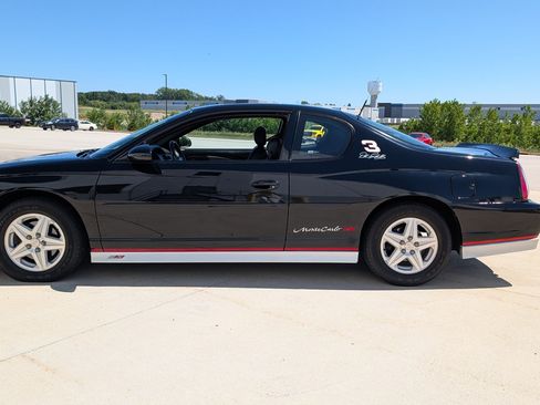 Used 2002 Chevrolet Monte Carlo SS w/ Pace Car Replica Pkg FWD image 6