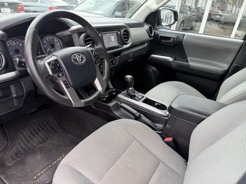 Used 2016 Toyota Tacoma SR5 w/ Exterior Package image 16
