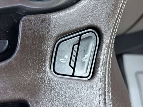 Used 2019 Chevrolet Suburban LT AWD/4WD image 16