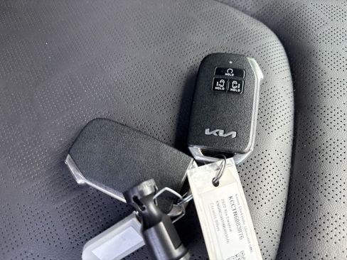 Used 2022 Kia Carnival EX FWD image 26