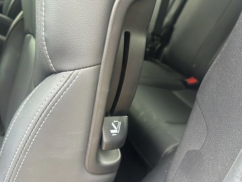 Used 2022 Subaru Ascent Limited w/ Technology Package image 23