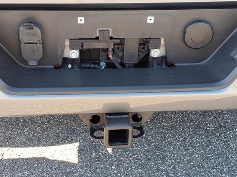 Used 2021 GMC Sierra 1500 AT4 w/ AT4 Value Package AWD/4WD image 16