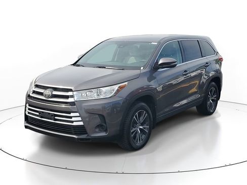 Used 2017 Toyota Highlander LE AWD/4WD image 2
