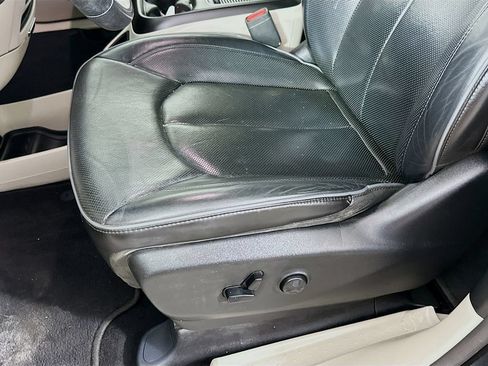 Used 2019 Chrysler Pacifica Limited FWD image 27
