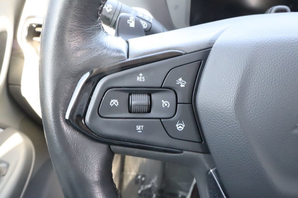 Used 2023 Chevrolet Bolt EUV Premier w/ Super Cruise Package FWD image 24