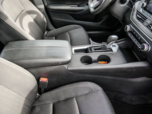 Used 2025 Nissan Altima 2.5 SV FWD image 15