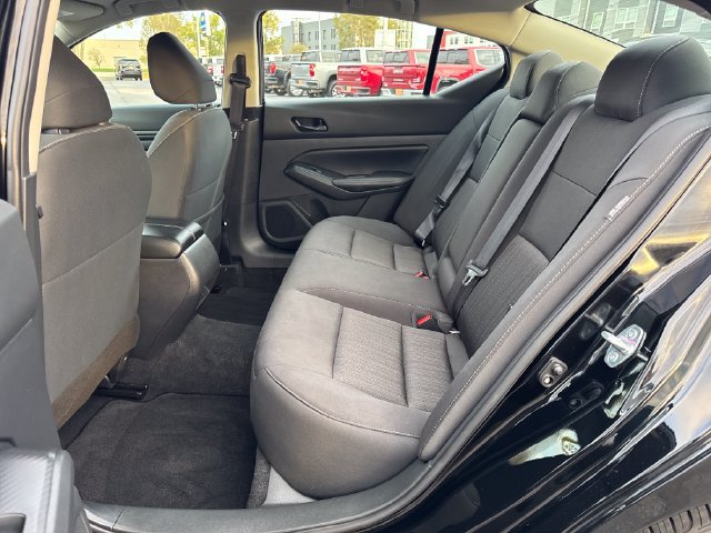 Used 2025 Nissan Altima 2.5 SV FWD image 24