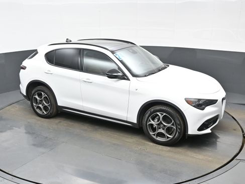 Used 2024 Alfa Romeo Stelvio Ti w/ Active Assist Plus Package image 40
