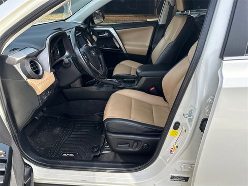 Used 2017 Toyota RAV4 Limited image 3