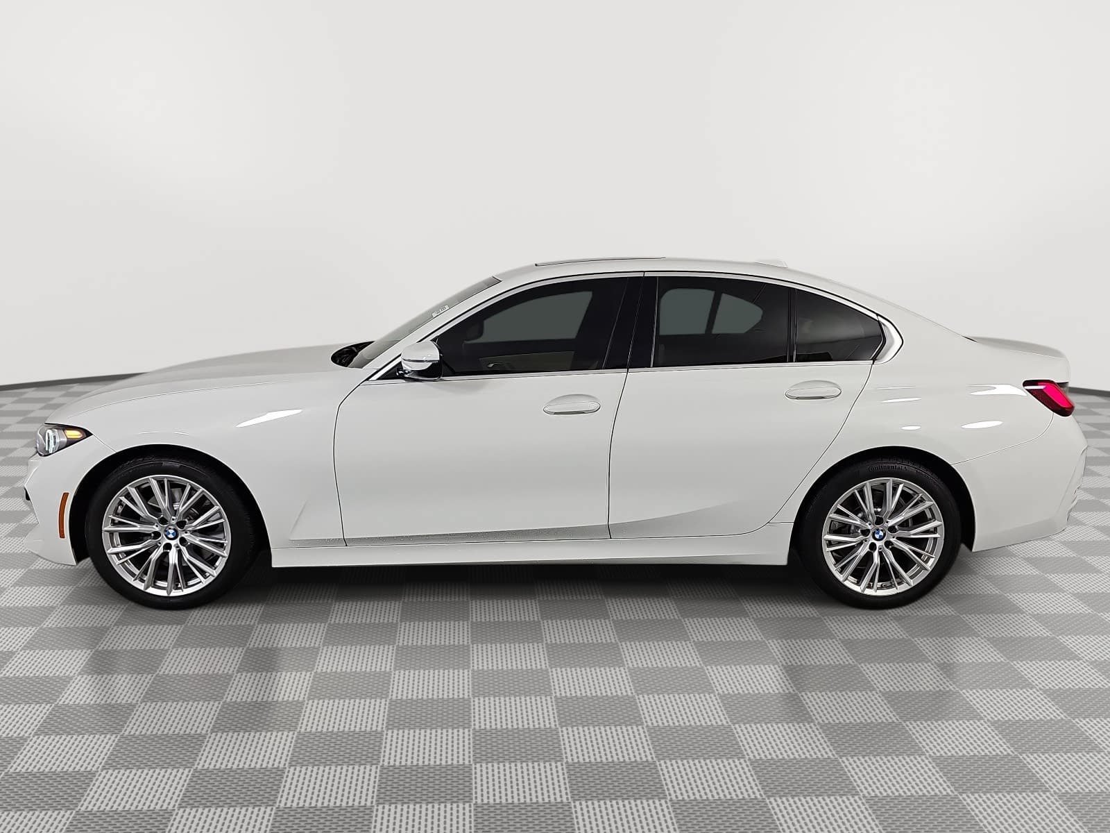 Used 2024 BMW 330i Sedan w/ Convenience Package RWD image 5