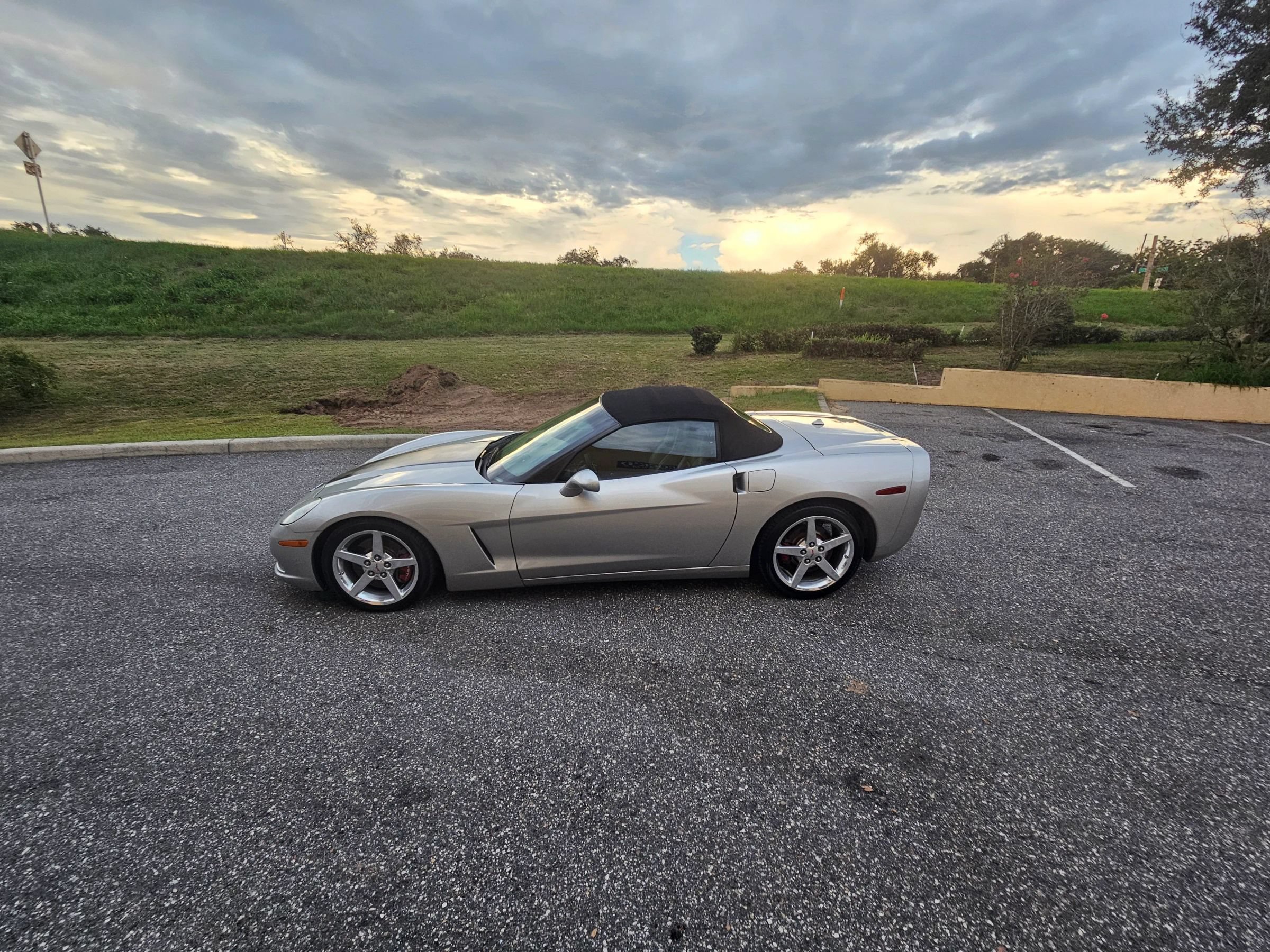 Used 2005 Chevrolet Corvette Convertible w/ Preferred Equipment Group RWD image 7