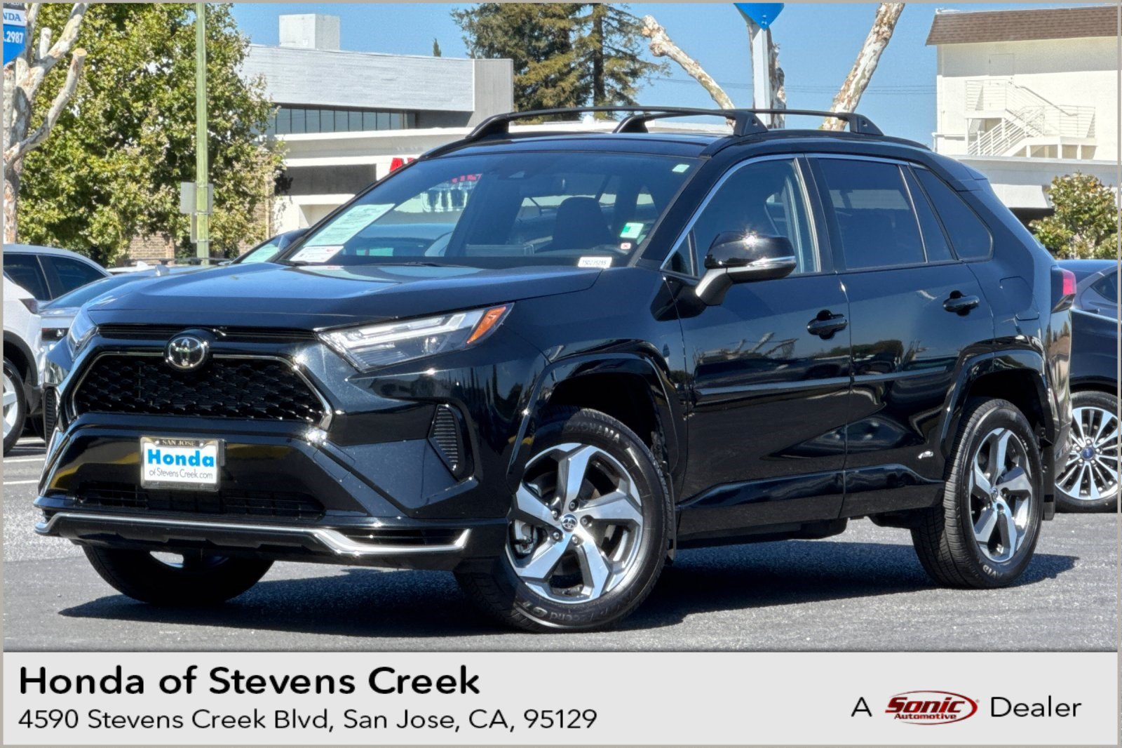 Used 2025 Toyota RAV4 SE AWD/4WD image 1