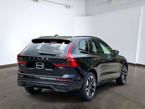 Used 2026 Volvo XC60 B5 Plus w/ Protection Package Premier AWD/4WD image 4
