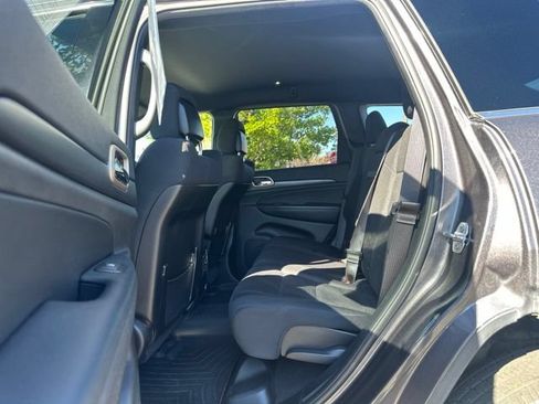 Used 2016 Jeep Grand Cherokee Laredo w/ Quick Order Package 23E AWD/4WD image 12