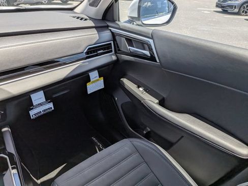 New 2026 Mitsubishi Outlander SE FWD image 16