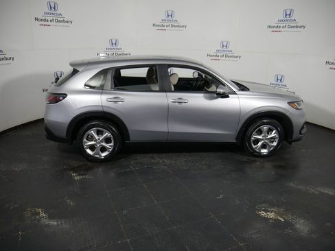 Used 2023 Honda HR-V LX image 3