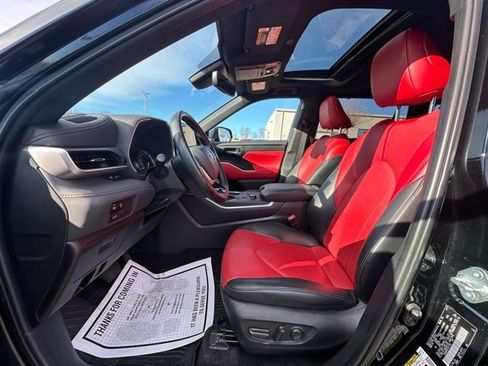 Used 2023 Toyota Highlander XSE image 24