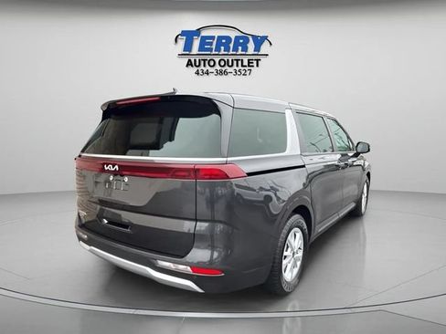 Used 2024 Kia Carnival LX FWD image 6