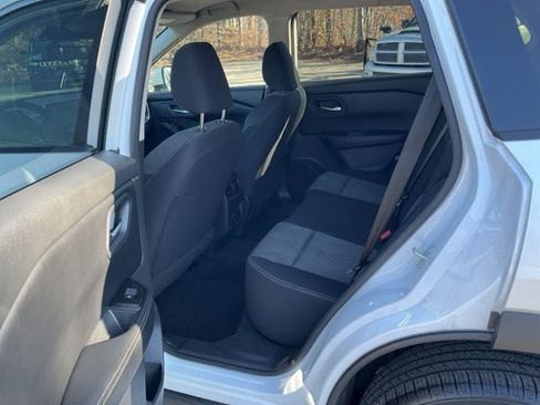 Used 2024 Nissan Rogue SV image 16