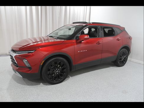 Used 2023 Chevrolet Blazer LT AWD/4WD image 3