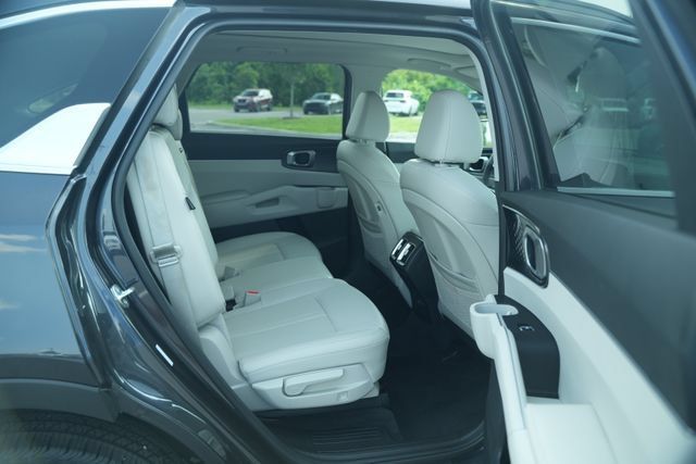 Used 2025 Kia Sorento S w/ Panoramic Sunroof Package FWD image 23