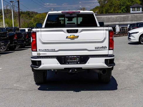 Used 2024 Chevrolet Silverado 2500 High Country w/ High Country Premium Package AWD/4WD image 5